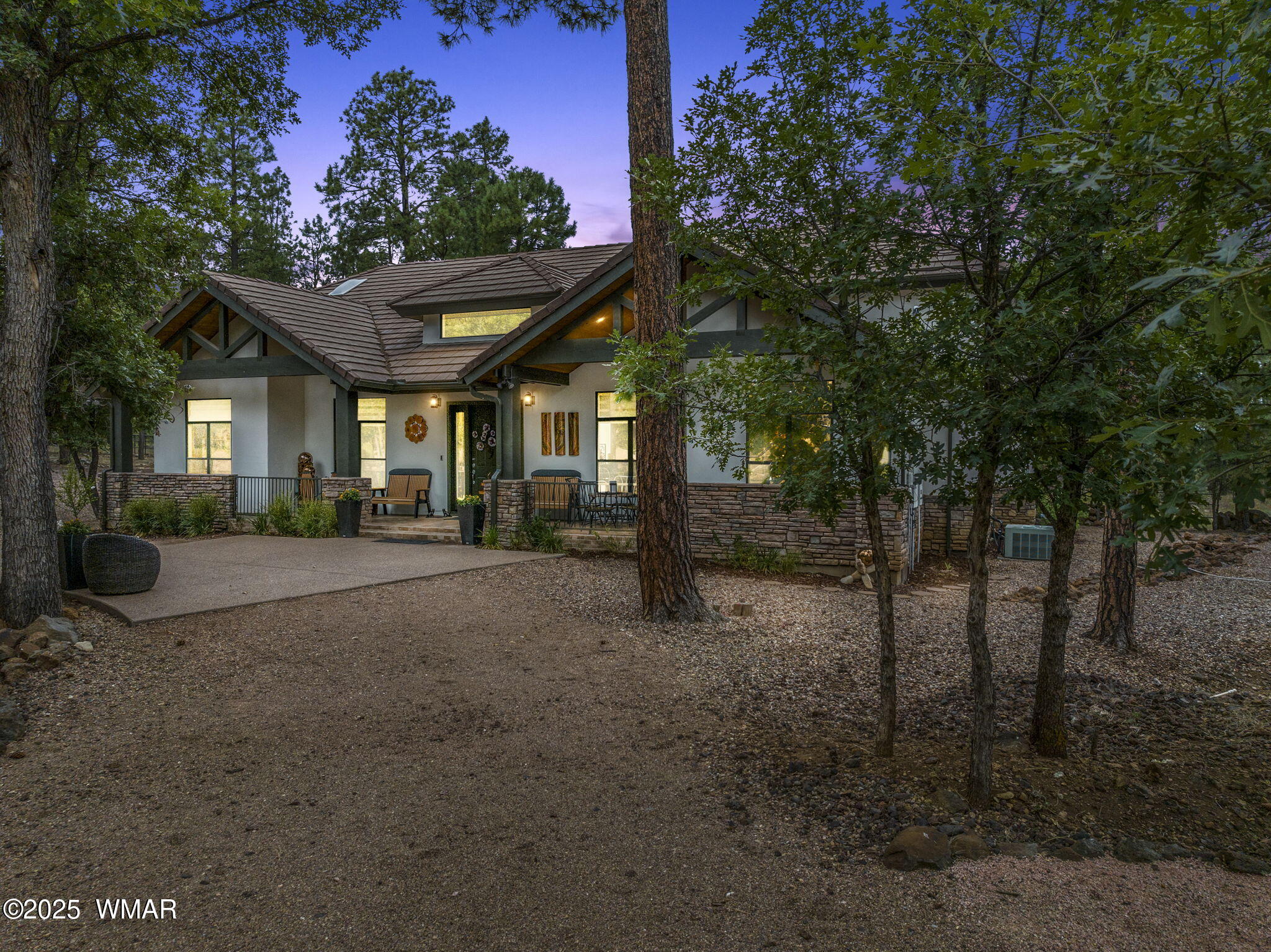 1994 Pine Lake Road Pinetop, AZ 85935 - Photo 3 of 67 Twilight front