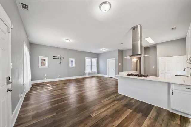 $325,000 | 2046 Courtland Place, Memphis, TN 38104