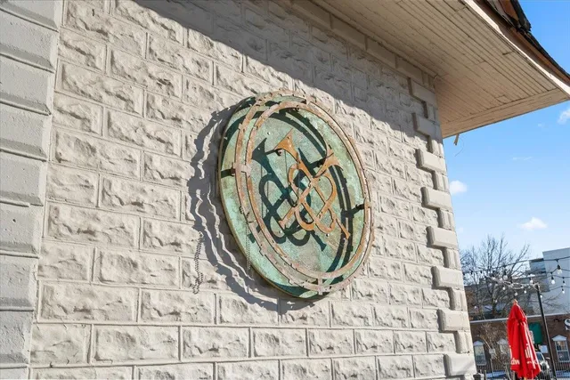 $325,000 | 2046 Courtland Place, Memphis, TN 38104