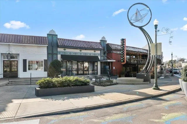 $325,000 | 2046 Courtland Place, Memphis, TN 38104