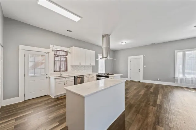 $325,000 | 2046 Courtland Place, Memphis, TN 38104