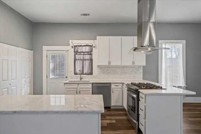 $325,000 | 2046 Courtland Place, Memphis, TN 38104