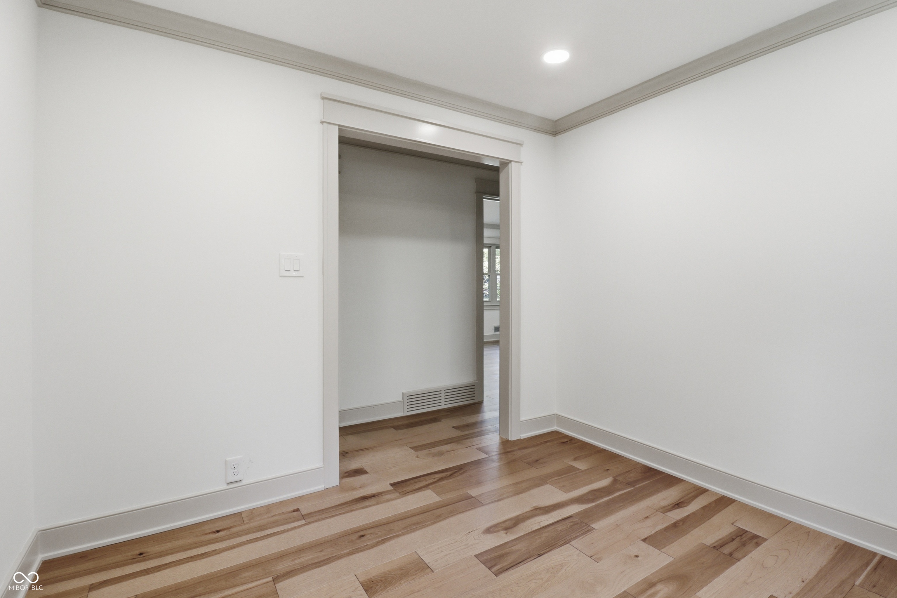 7703 Clarendon Road Indianapolis, IN 46260 - Photo 30 of 50 Gallery Image 30