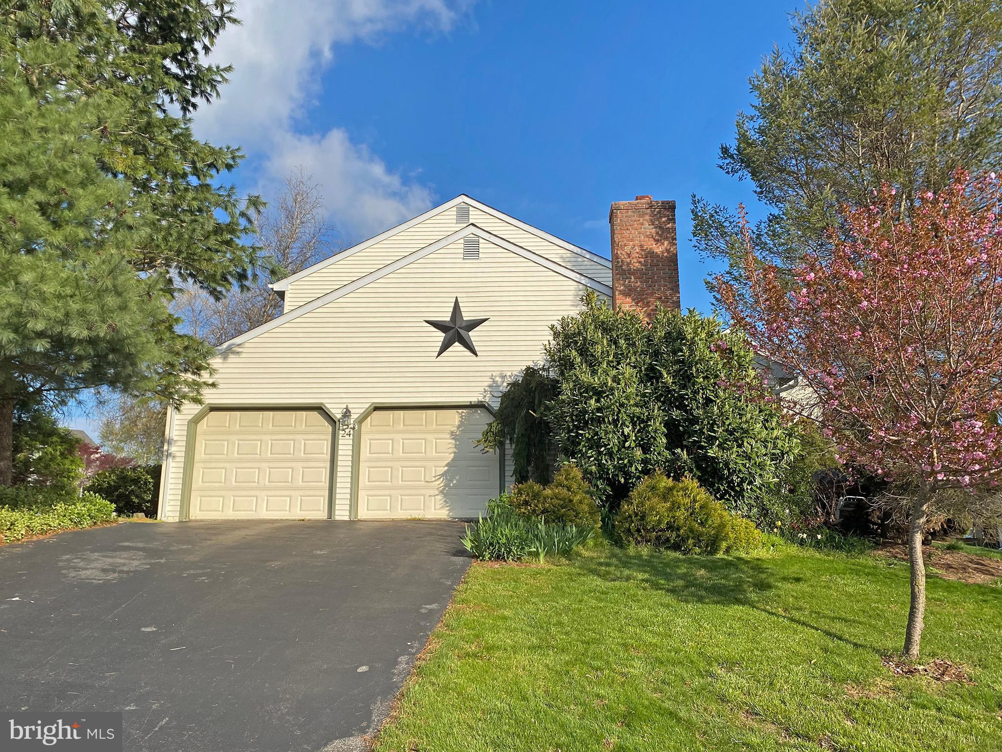 24 Flint Ridge Drive Reading, PA 19607 - Photo 4 of 37
