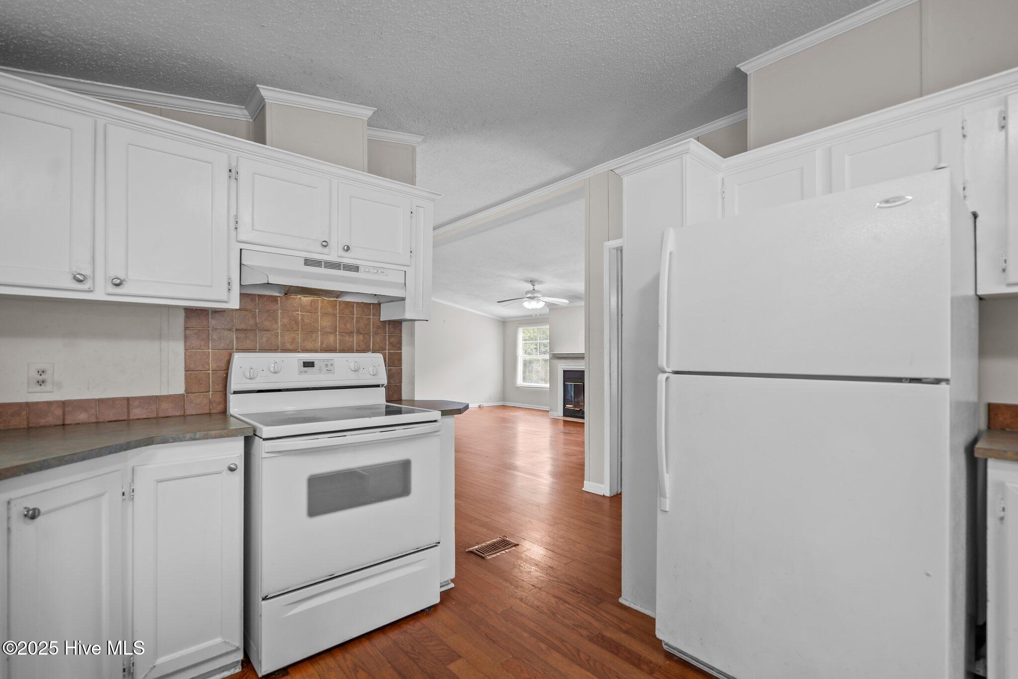 7586 Old River Road Burgaw, NC 28425 - Photo 12 of 48 27-web-or-mls-DSC04514