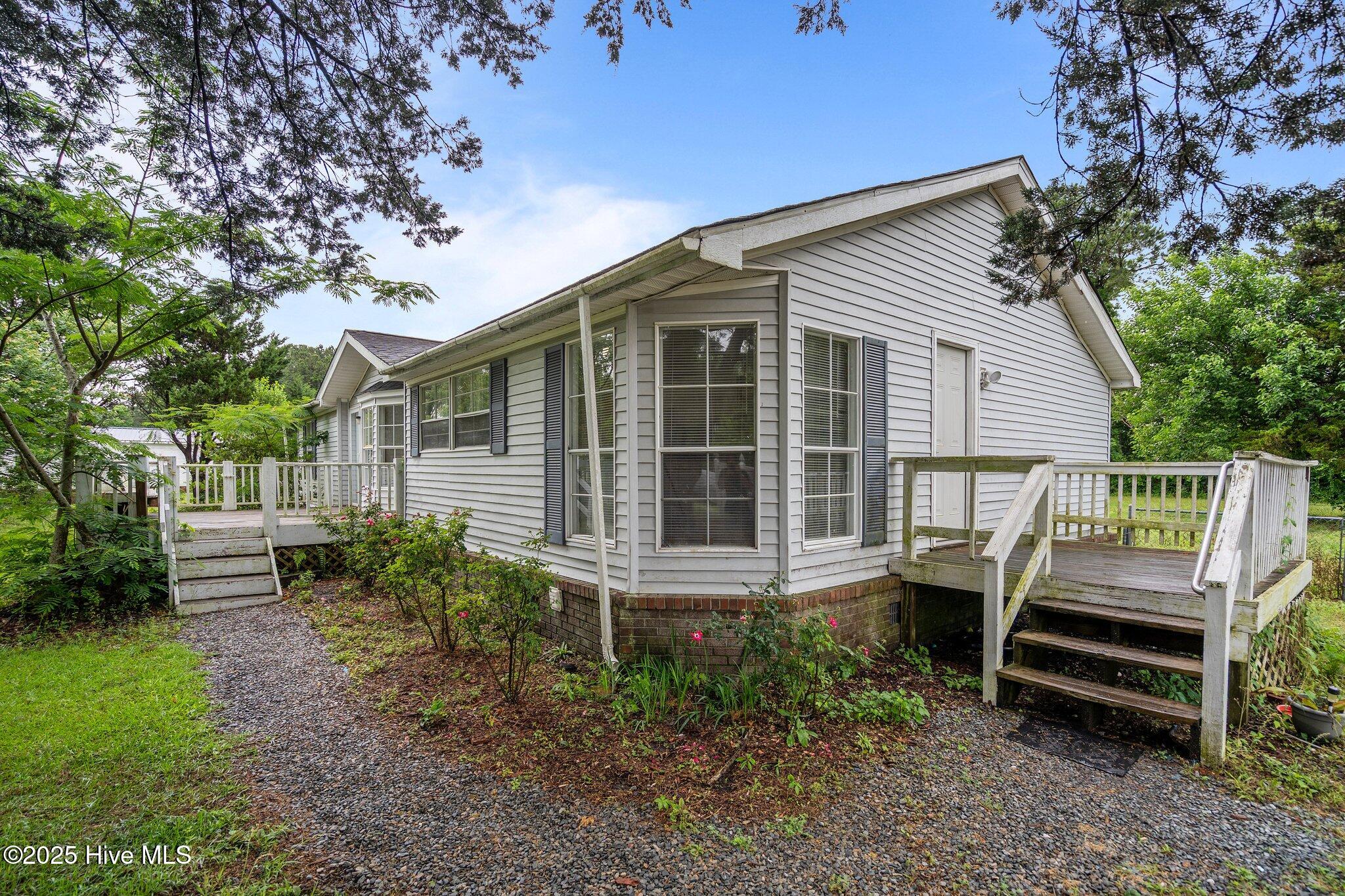 7586 Old River Road Burgaw, NC 28425 - Photo 2 of 48 2-web-or-mls-DSC04470