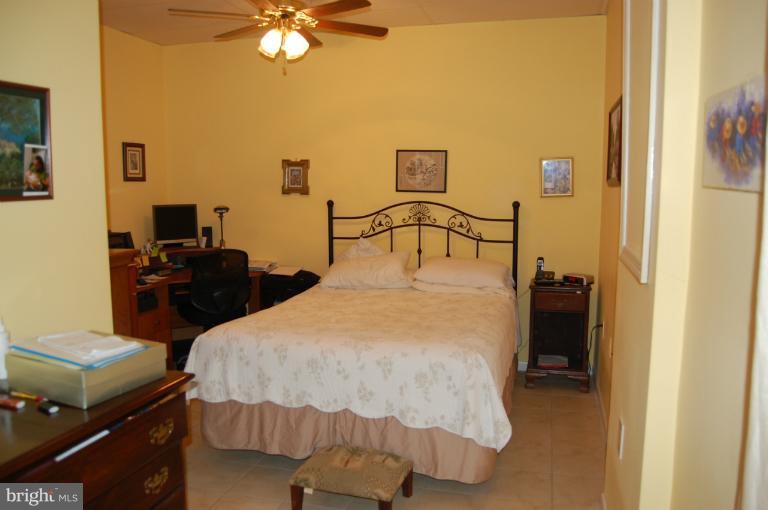 Bedroom (Master)