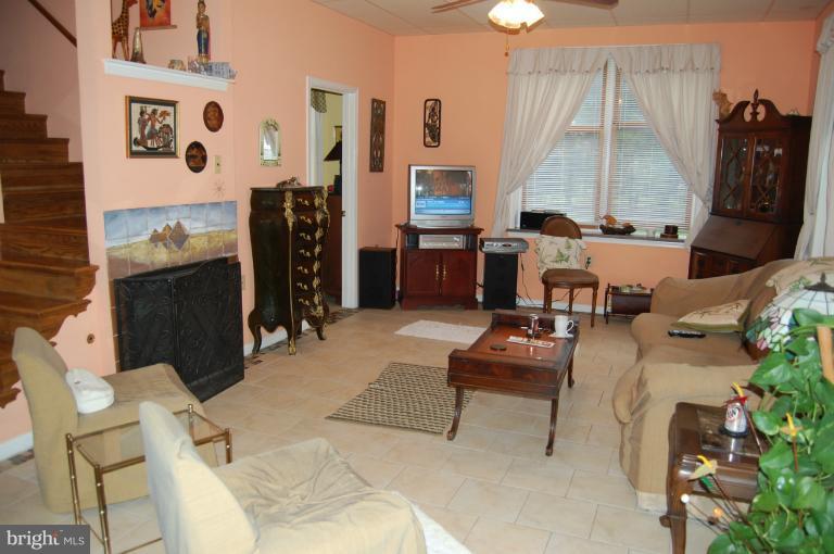 43694 Partlow Road Ashburn, VA 20147 - Photo 10 of 13 Family Room
