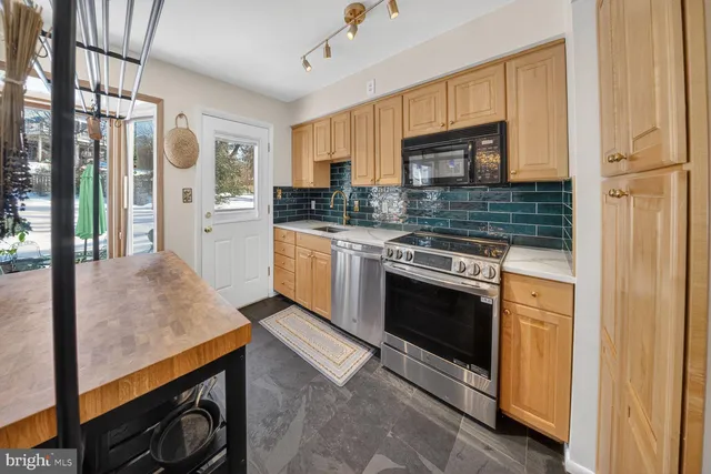 $725,000 | 14205 Parkvale Road, Rockville, MD 20853