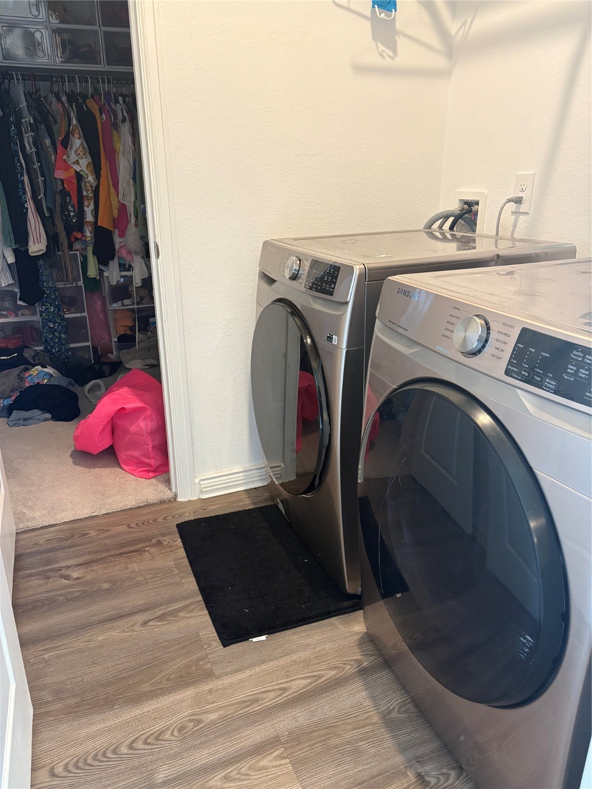 3703 Windy Brook Road Rosenberg, TX 77469 - Photo 5 of 22 a utility room with dryer and washer