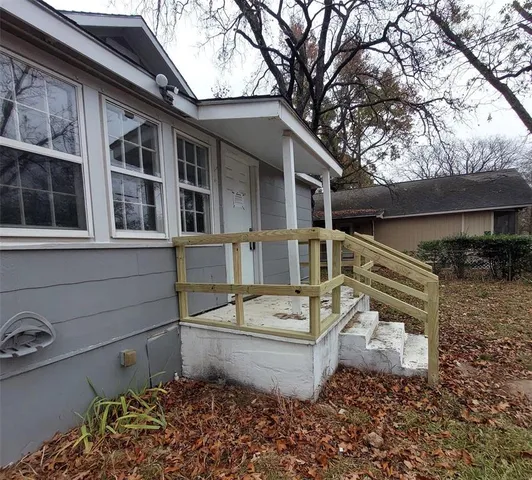 $89,900 | 1130 West Shepherd Street, Denison, TX 75020