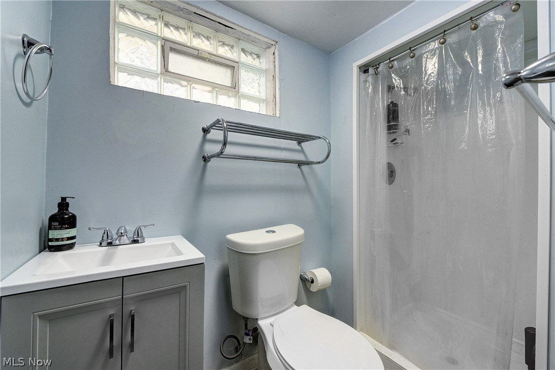 3530 Attica Road Cleveland, OH 44111 - Photo 31 of 47 Remodeled second full bathroom