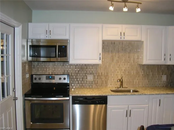 $1,900 | 3432 Sacramento Way, Naples, FL 34105