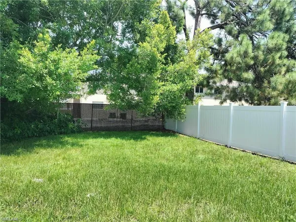 $1,900 | 3432 Sacramento Way, Naples, FL 34105