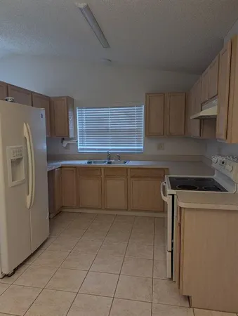 $2,300 | 15962 49th Street North, Clearwater, FL 33762