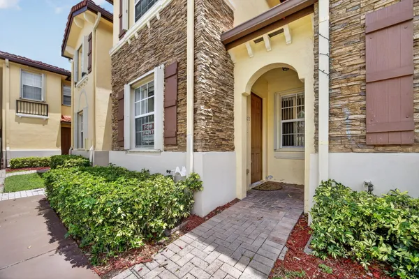 $2,200 | 1575 Northeast 33rd Avenue, Unit 105, Homestead, FL 33033