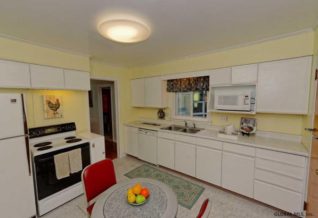 2227 Crescent Road Niskayuna, NY 12309 - Photo 8 of 22 Photo 8
