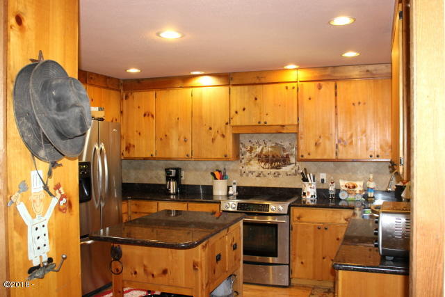 290 Camp 12 Loop Toledo, OR 97391 - Photo 20 of 29 Kitchen