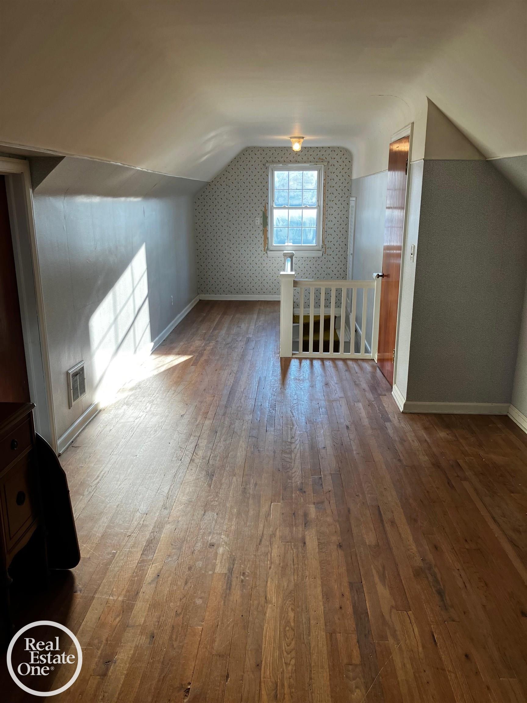 735 Hampton Road Grosse Pointe, MI 48236 - Photo 23 of 27 50160634-d7dfc746-6521-4889-9f42-34f9074187bd.JPG