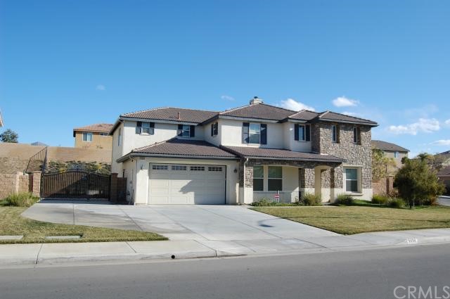 RV parking, Pool Home, 2nd floor loft.  3 car tandem
