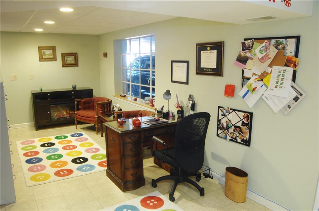 700 Robinhood Road Pittsburgh, PA 15215 - Photo 17 of 25 Gallery Image 17