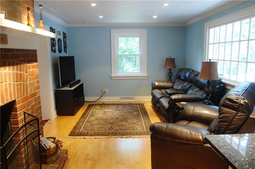 700 Robinhood Road Pittsburgh, PA 15215 - Photo 4 of 25 Gallery Image 4