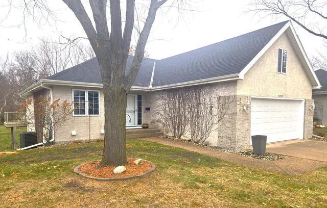 $348,000 | 2212 10th Avenue Southeast, Willmar, MN 56201