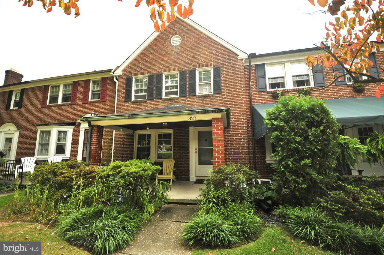 327 Dumbarton Road Baltimore, MD 21212 - Photo 1 of 9 Exterior (Front)