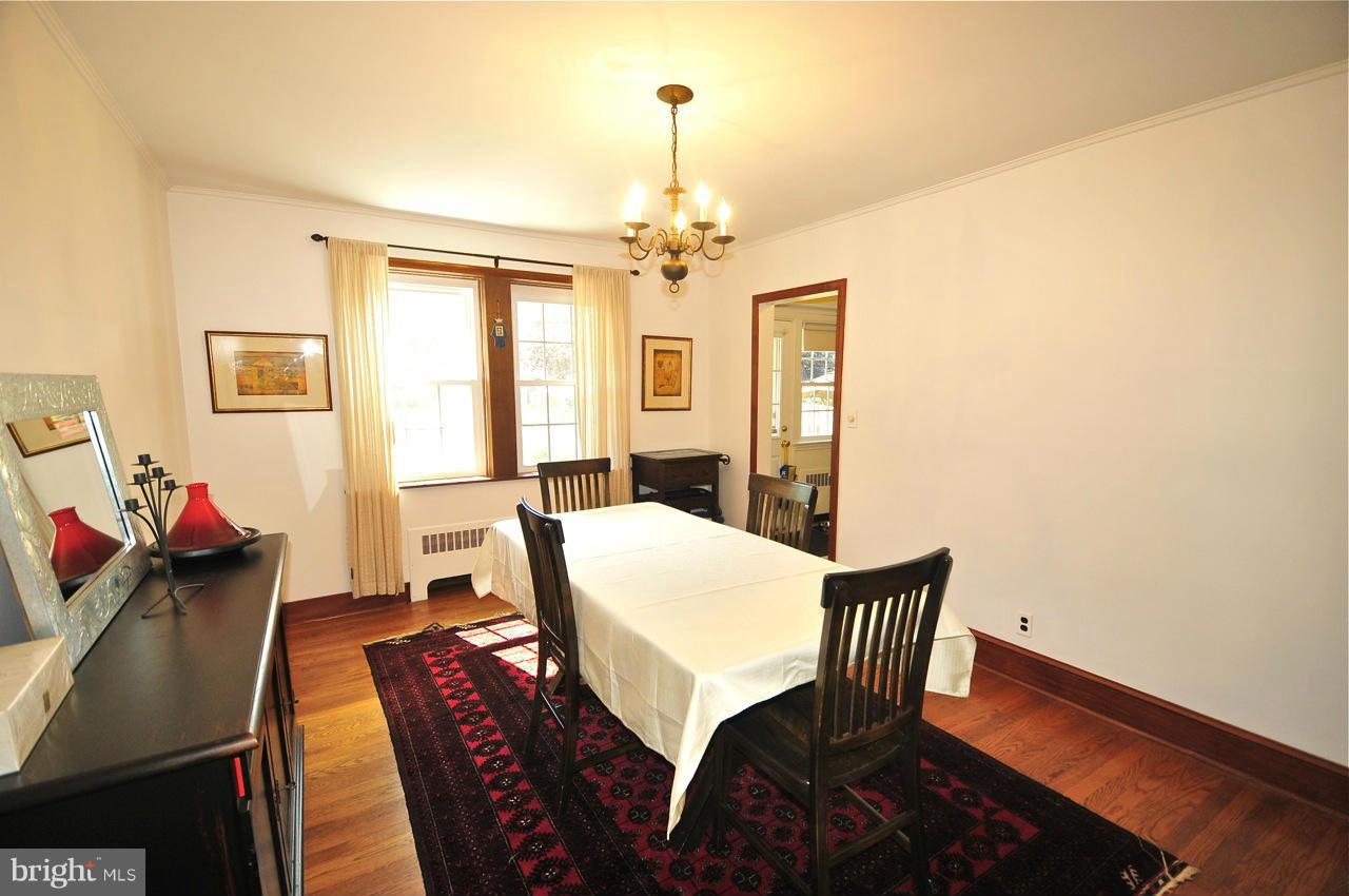 327 Dumbarton Road Baltimore, MD 21212 - Photo 4 of 9 Dining Room