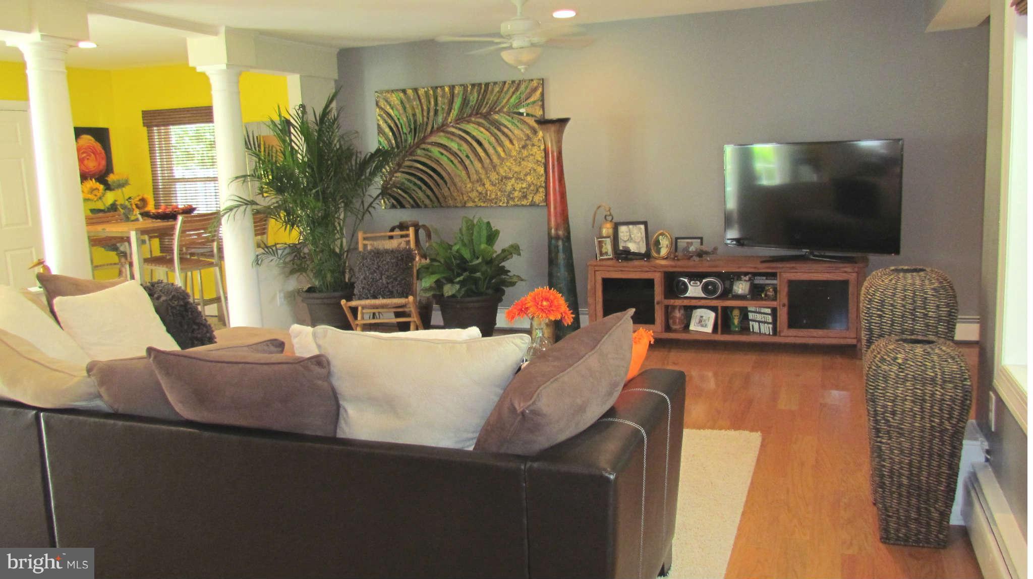 7864 Elizabeth Road Pasadena, MD 21122 - Photo 6 of 30 Family Room