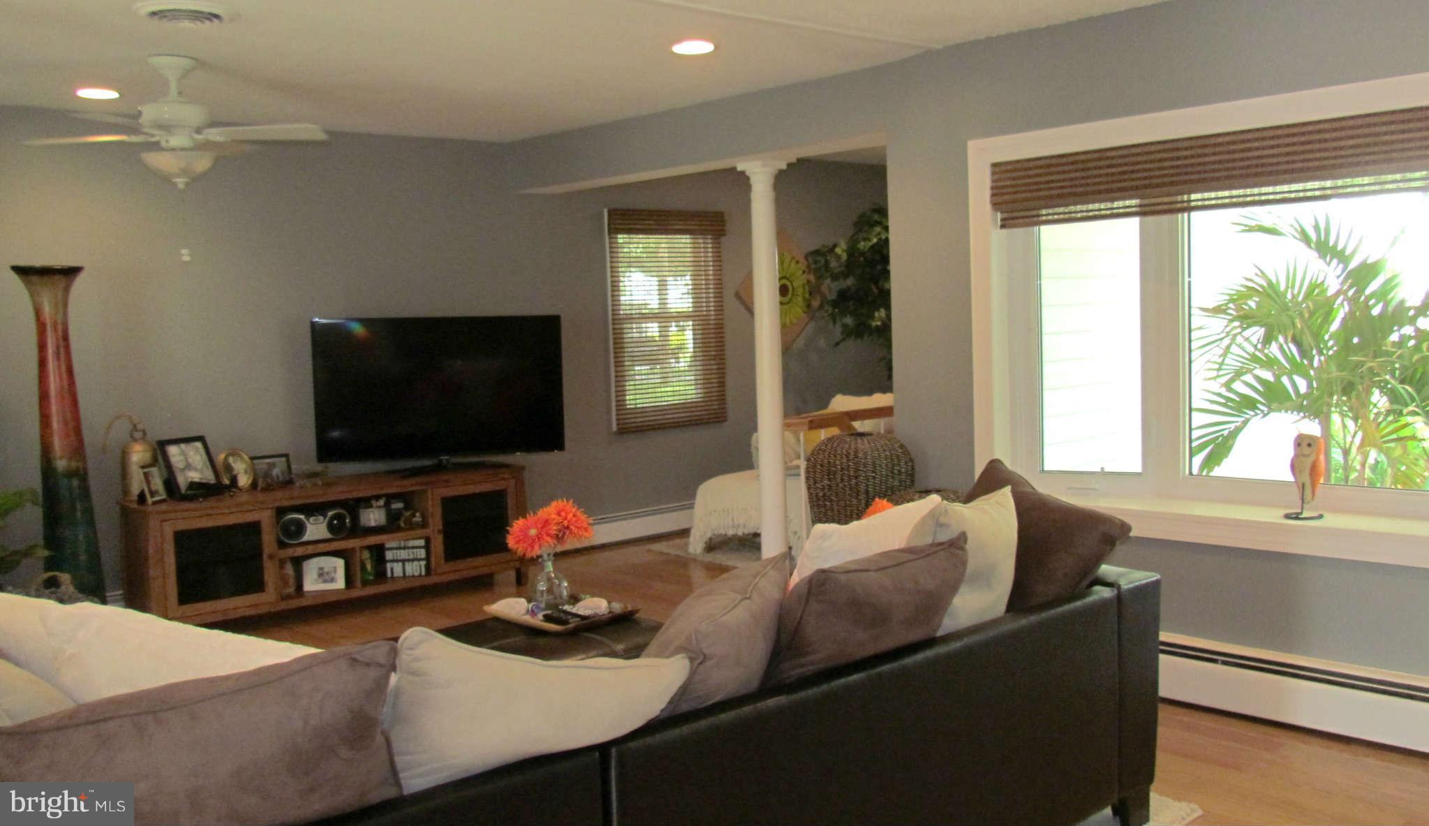 7864 Elizabeth Road Pasadena, MD 21122 - Photo 7 of 30 Family Room
