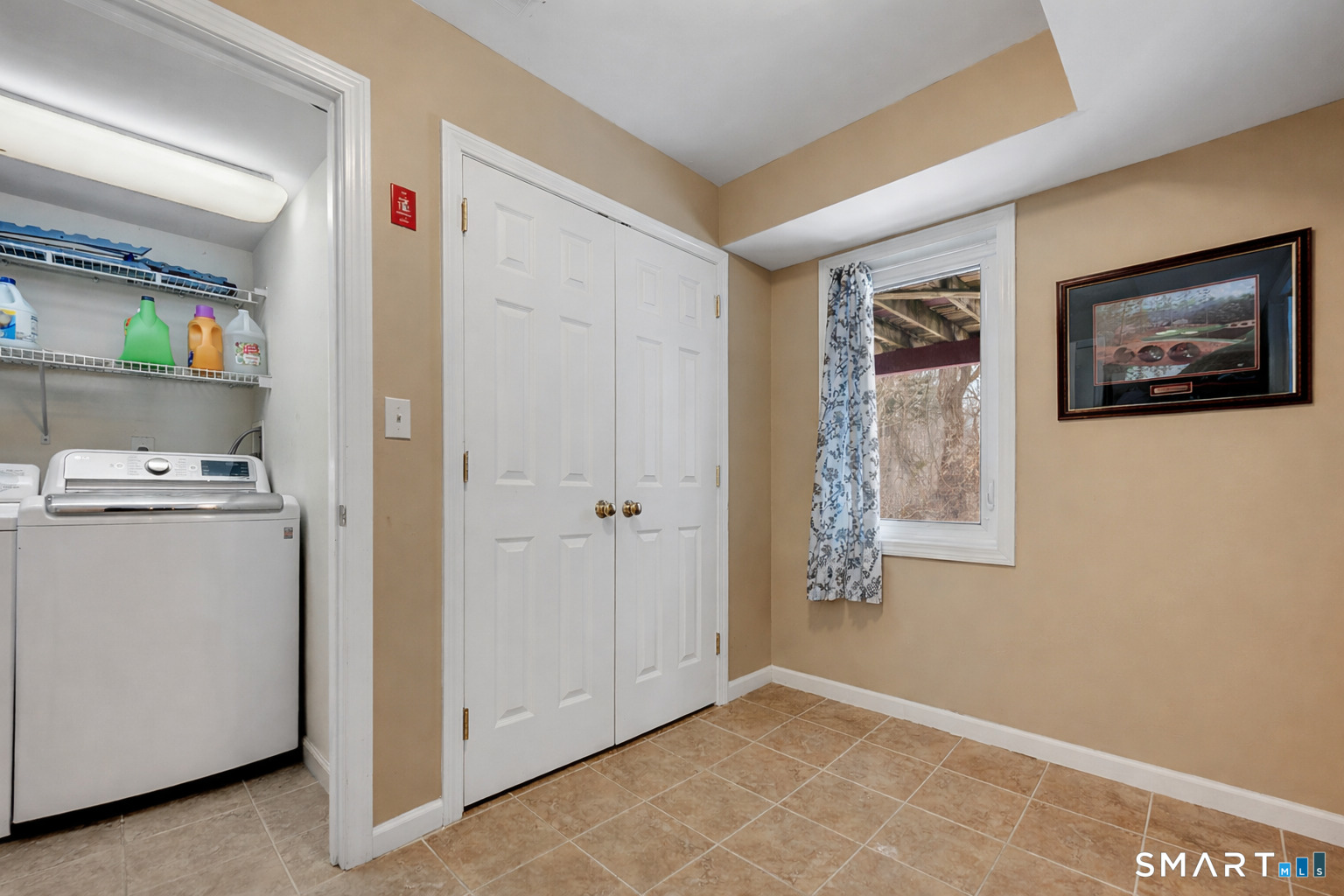 30 Silver Sands Road, Unit C9 East Haven, CT 06512 - Photo 26 of 36 a view of an empty room and window