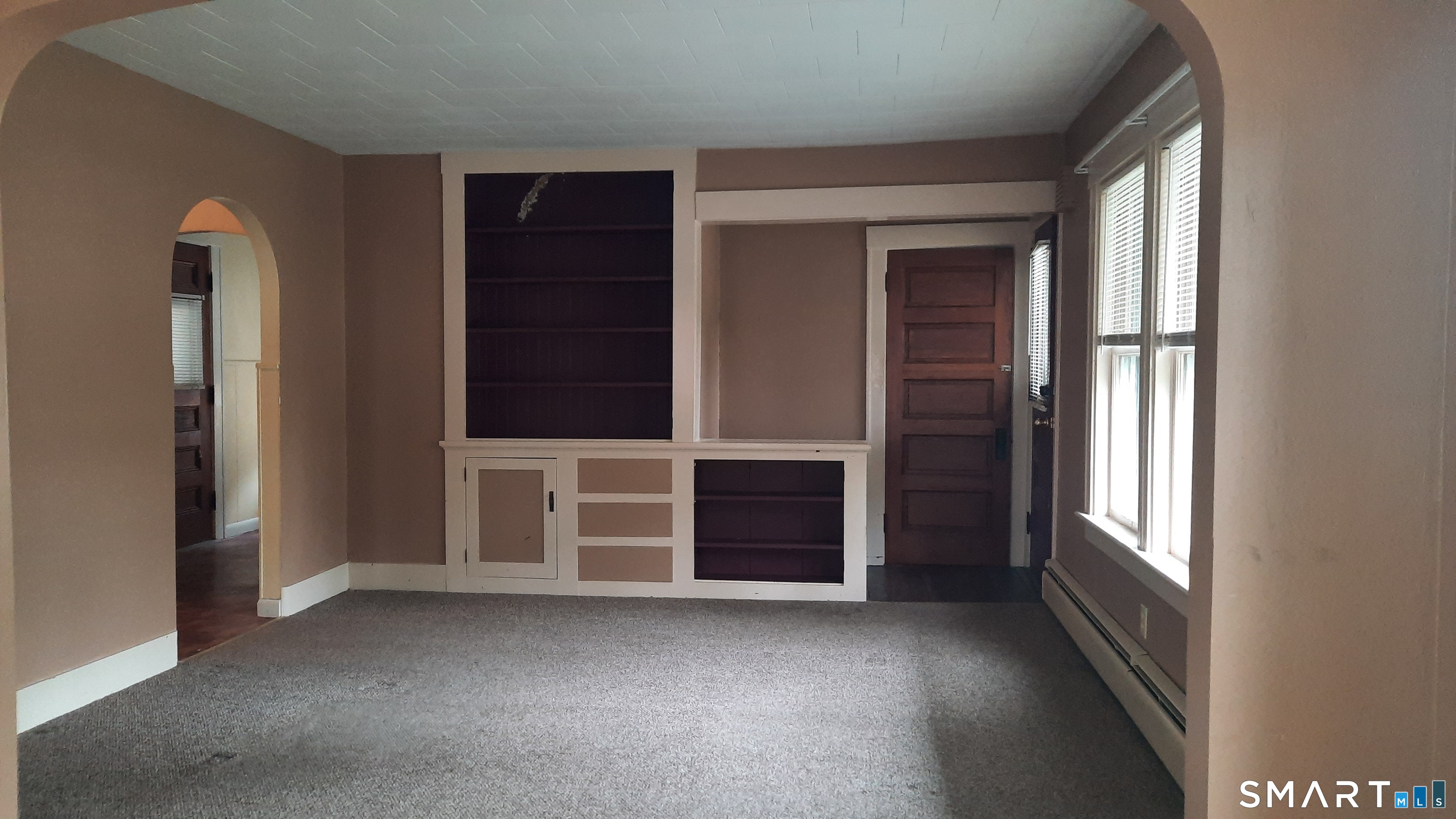 15 Milton Street Putnam, CT 06260 - Photo 10 of 20 1st floor living room