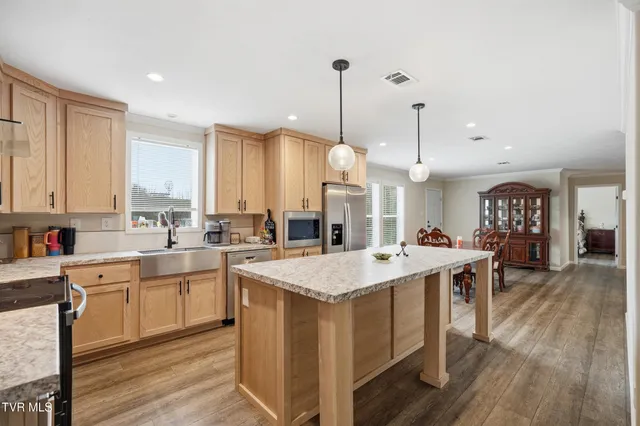 $309,000 | 3679 High Point Road, Castlewood, VA 24224