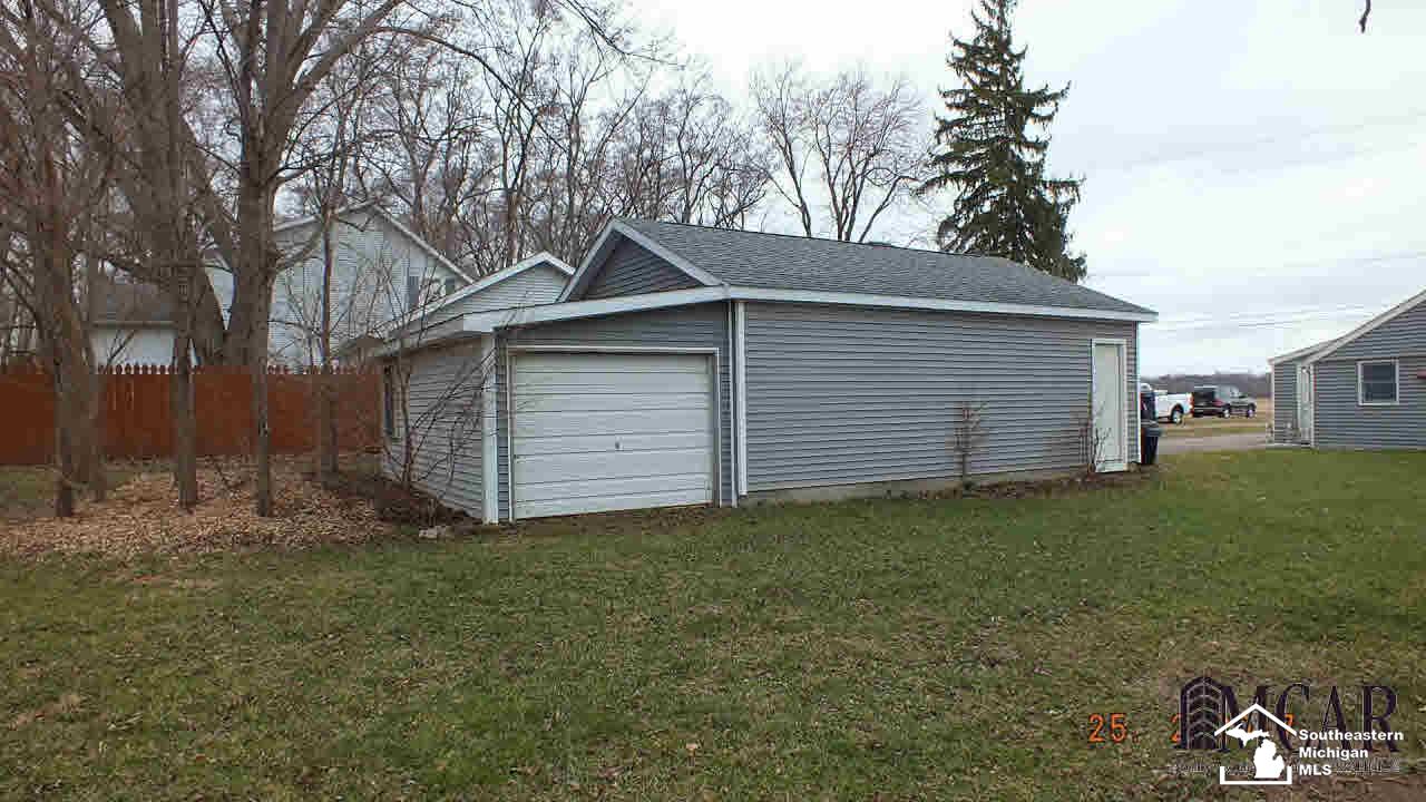 1357 West Erie Road Temperance, MI 48182 - Photo 7 of 17