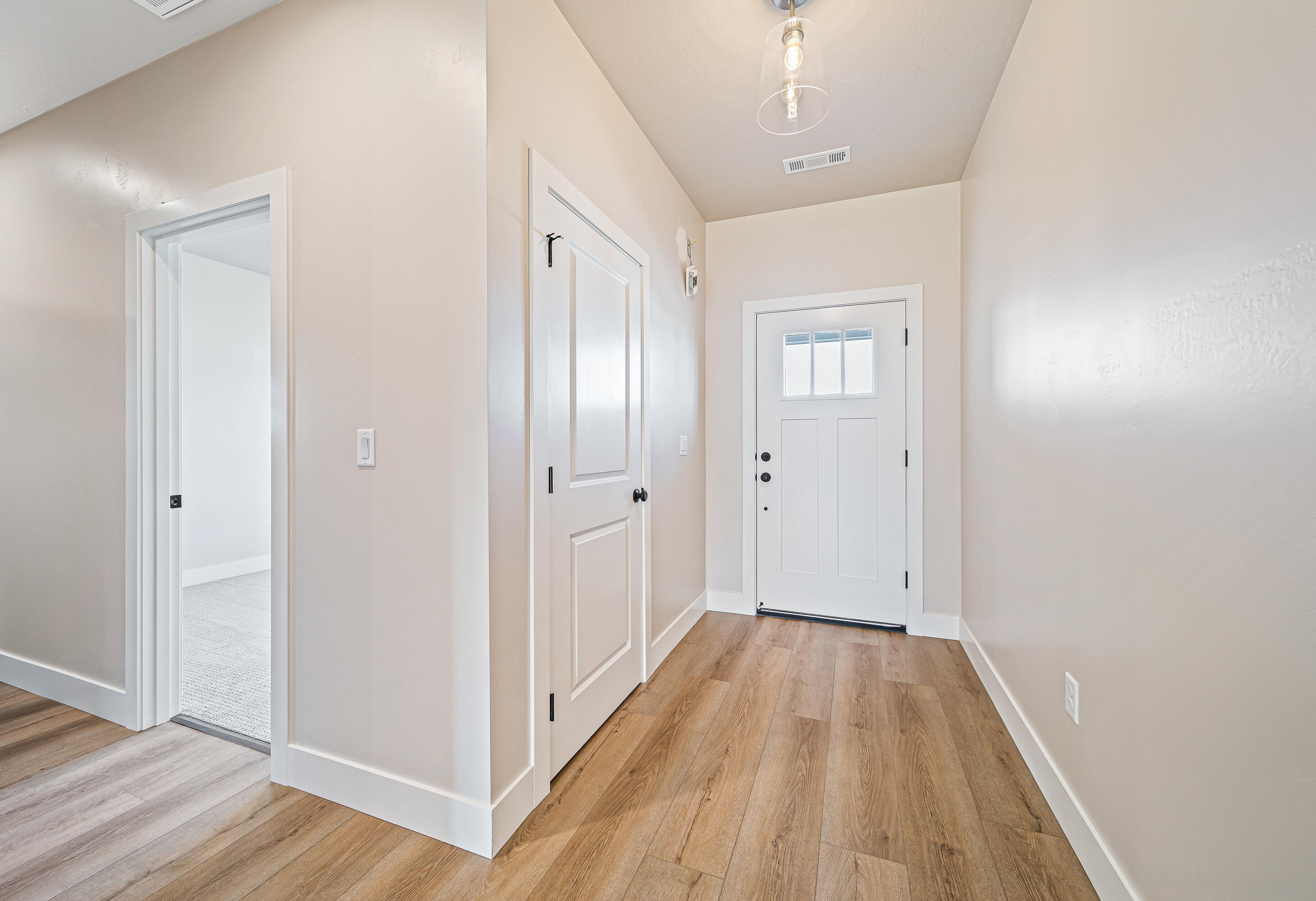 445 Cheney Loop Central Point, OR 97502 - Photo 14 of 35 5
