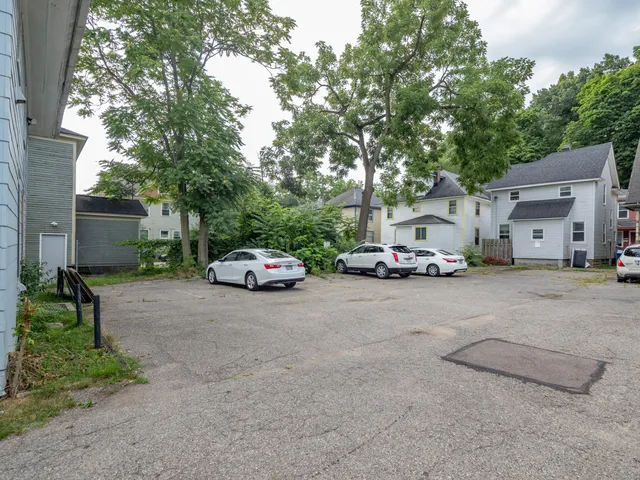 $179,500 | 935 West Lovell Street, Kalamazoo, MI 49007