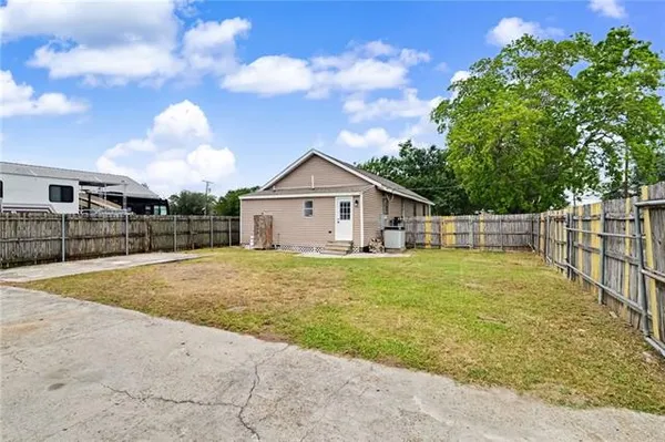 $1,700 | 309 Ave. B, Westwego, LA 70094