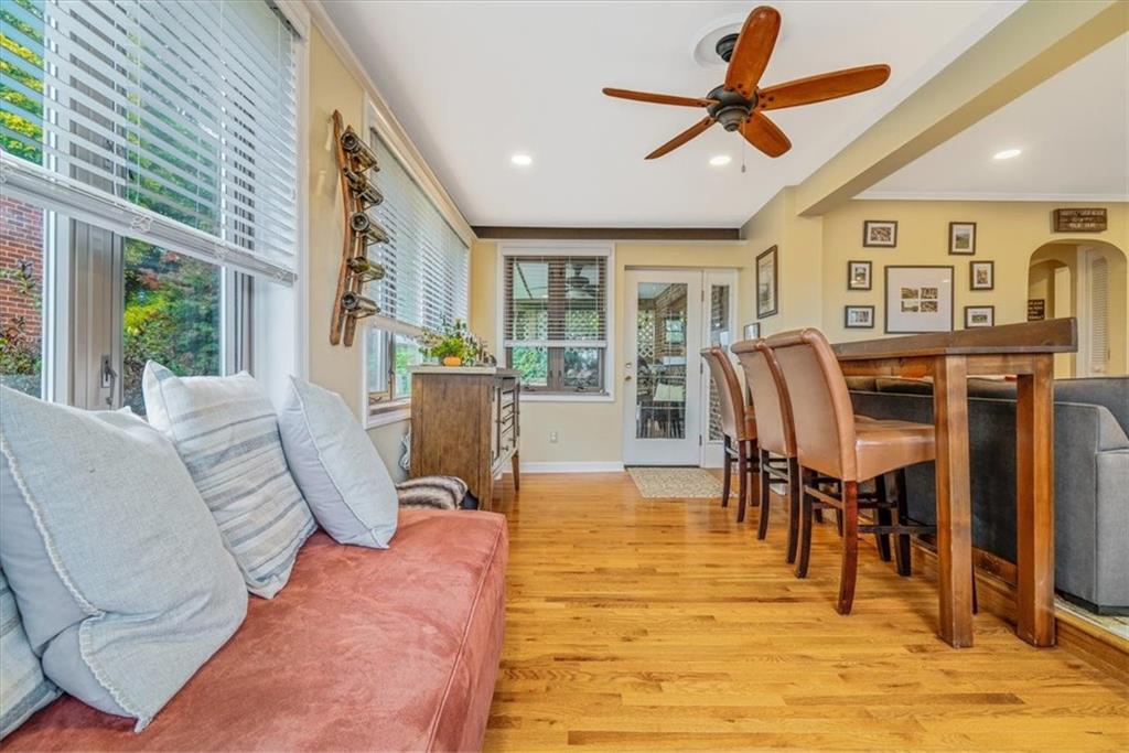 21 Marquette Road Pittsburgh, PA 15229 - Photo 8 of 44 a living room with furniture