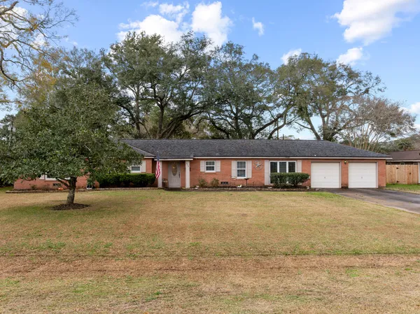 $289,000 | 910 6th Street, Bay City, TX 77414