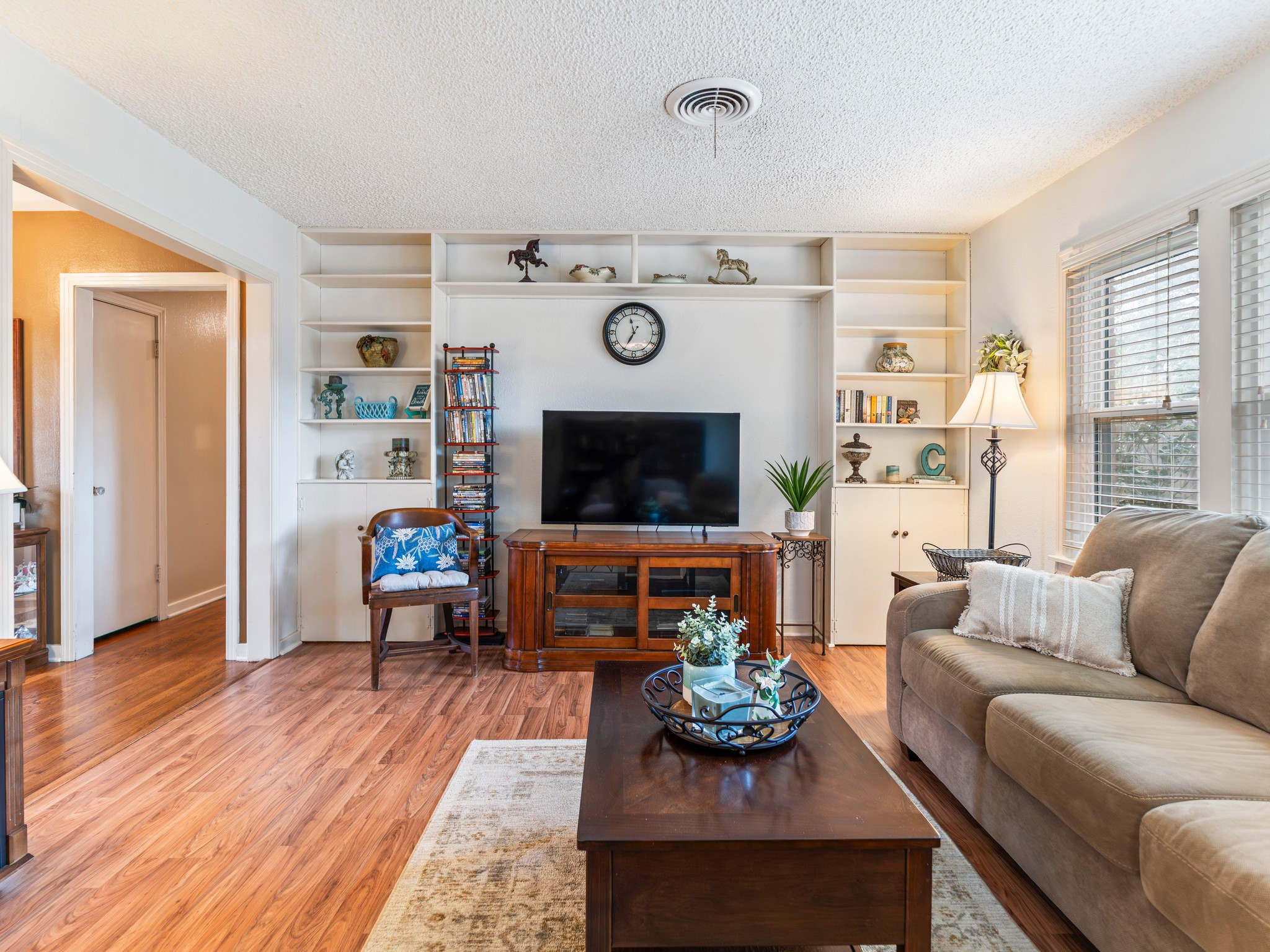 910 6th Street Bay City, TX 77414 - Photo 15 of 34 a living room with furniture and a flat screen tv