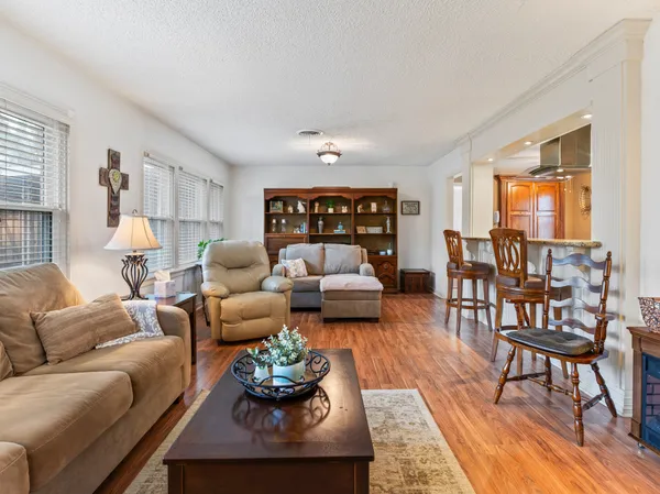 $289,000 | 910 6th Street, Bay City, TX 77414