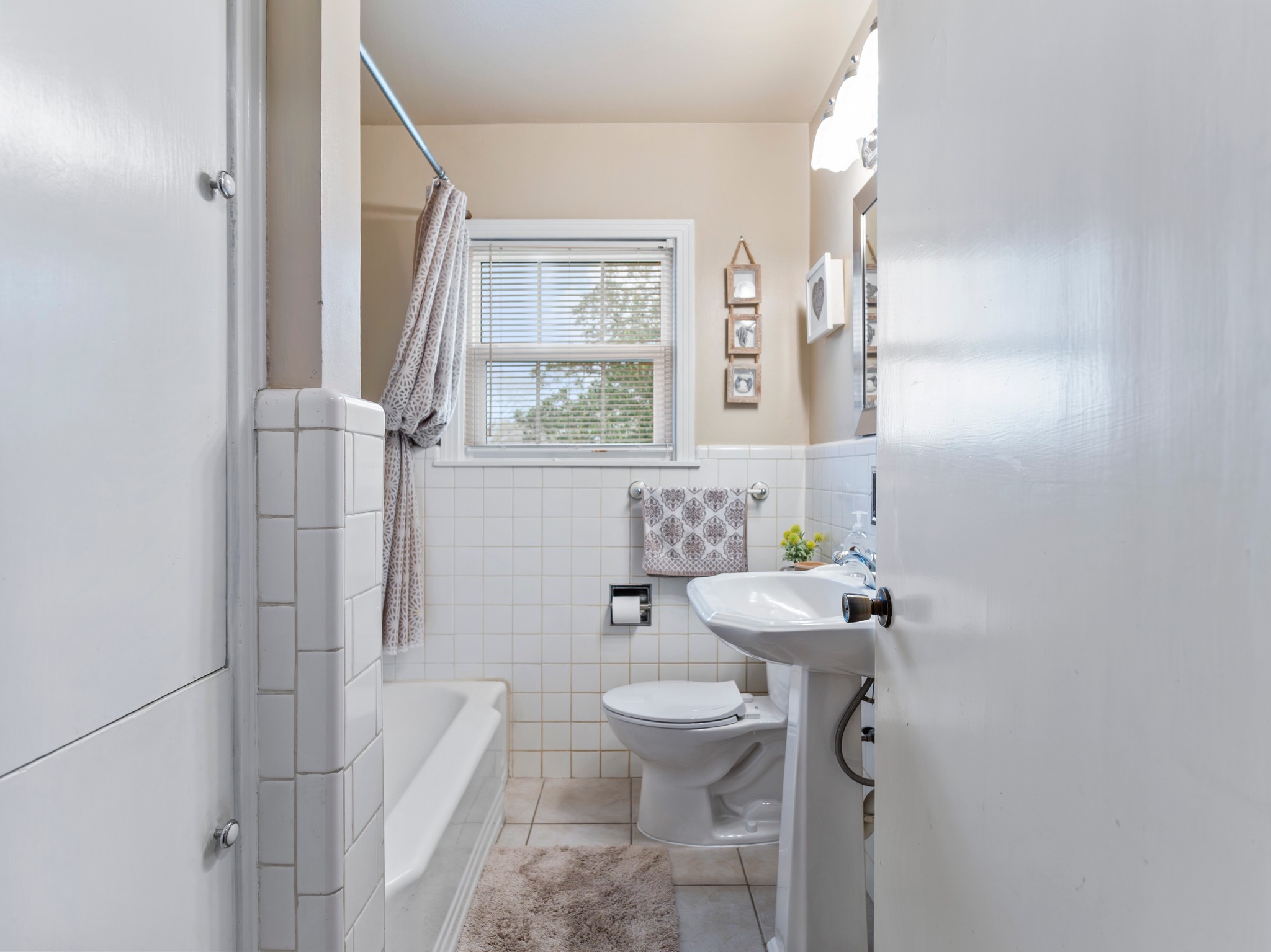 910 6th Street Bay City, TX 77414 - Photo 22 of 34 a bathroom with a toilet a sink and a mirror