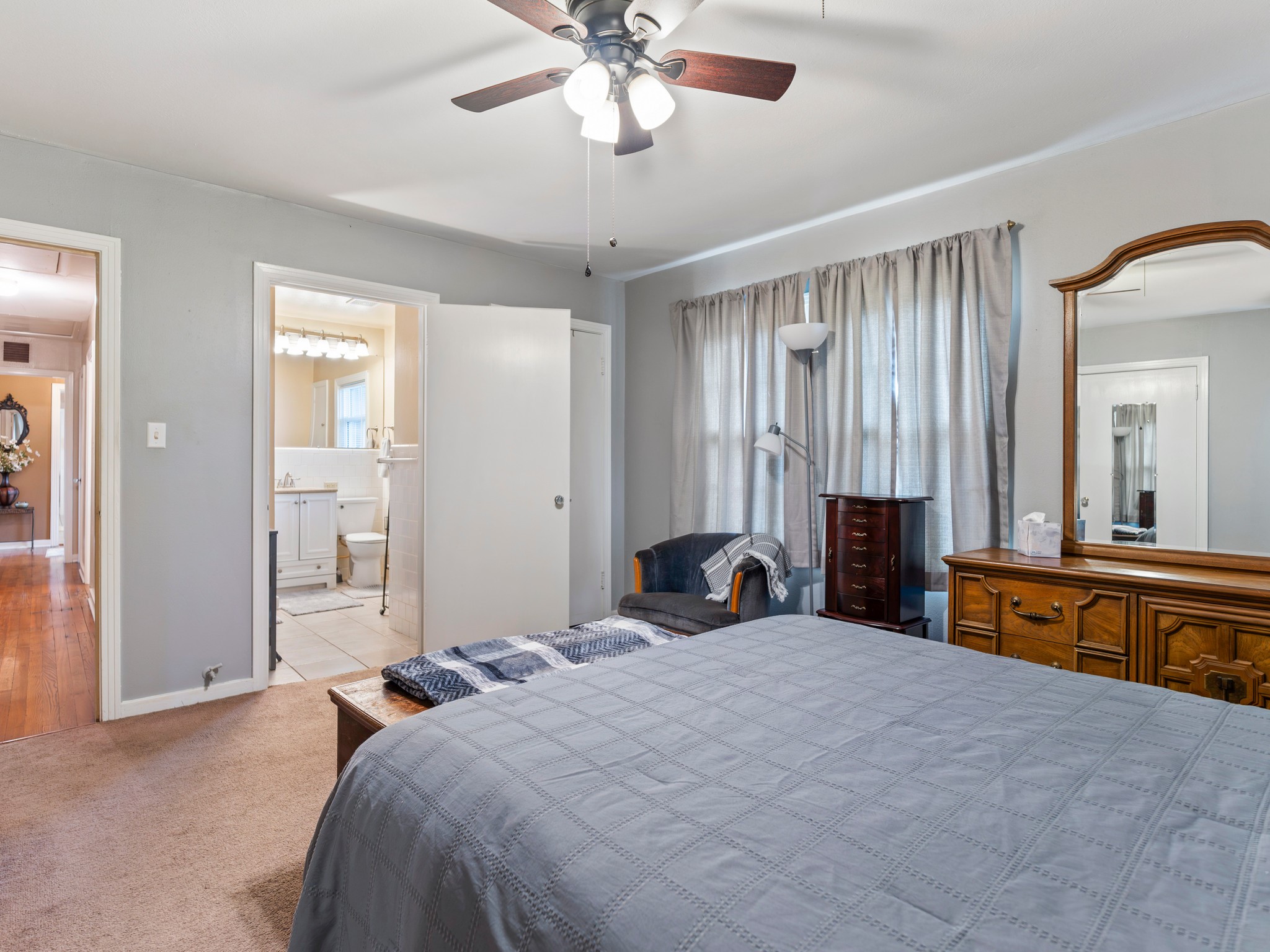 910 6th Street Bay City, TX 77414 - Photo 29 of 34 a bedroom with a large bed and a chandelier