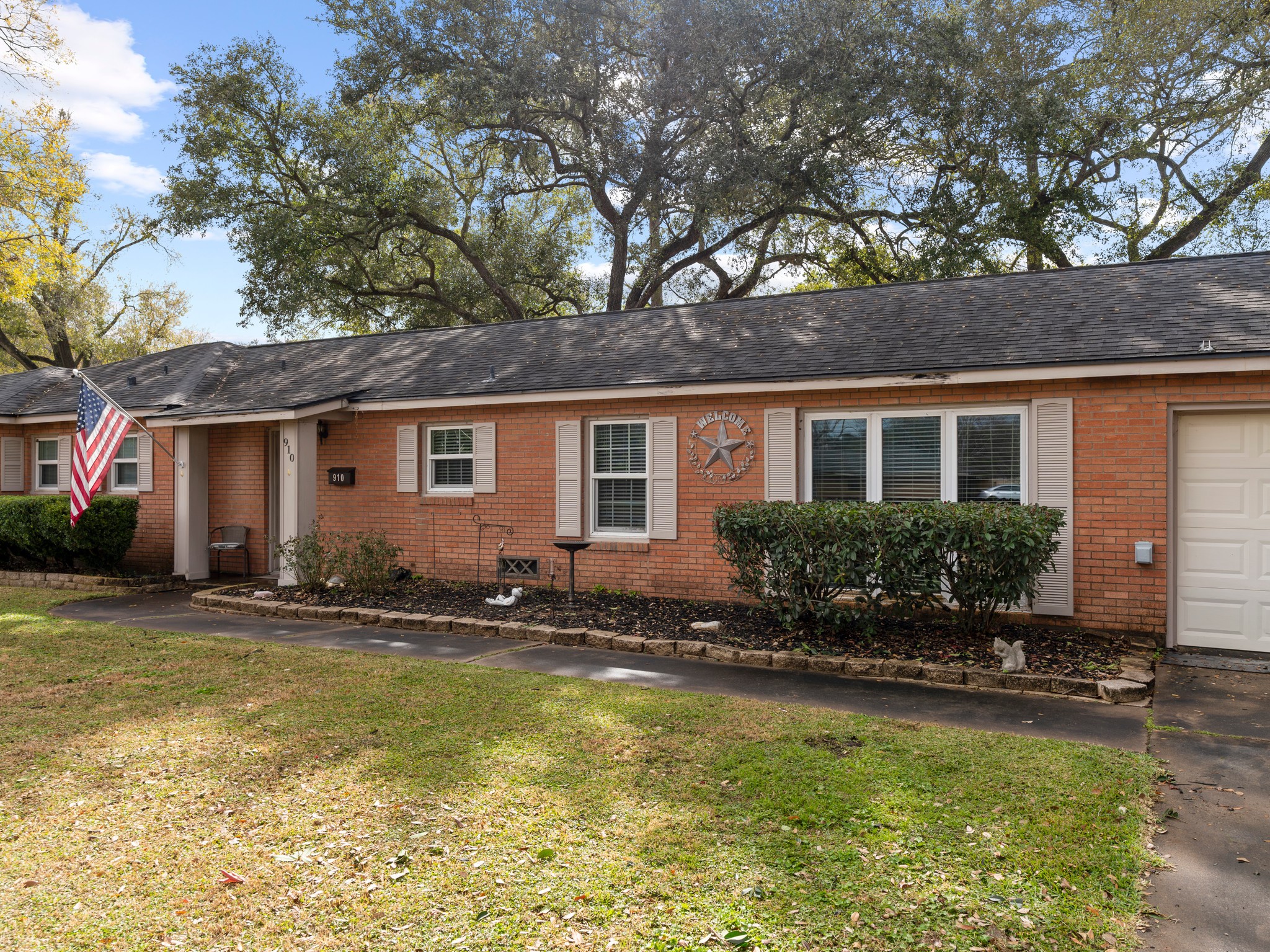 910 6th Street Bay City, TX 77414 - Photo 4 of 34 a front view of house with yard and swimming pool