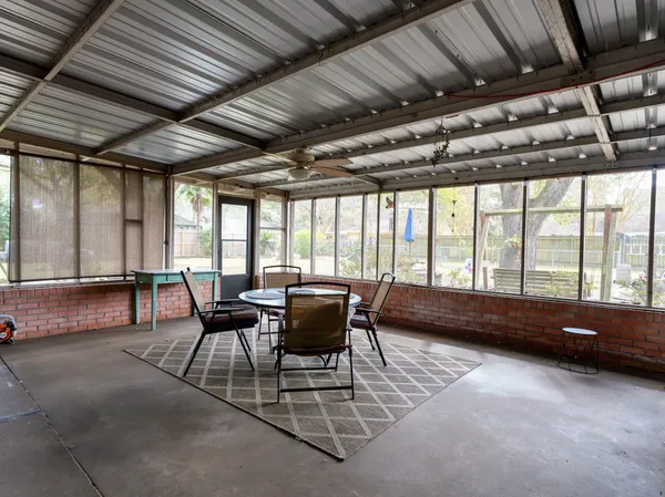 $289,000 | 910 6th Street, Bay City, TX 77414