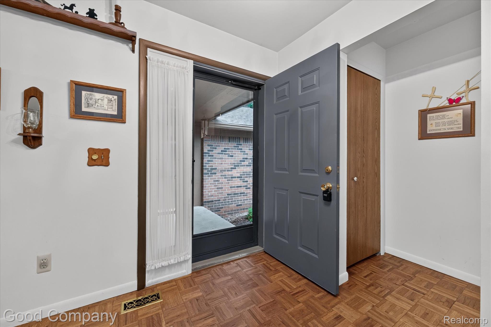 1902 Jenny Lane Rochester, MI 48309 - Photo 3 of 35 06-1902-Jenny-Ln-Rochester-Hills-MI-48309-WindowStill.jpg