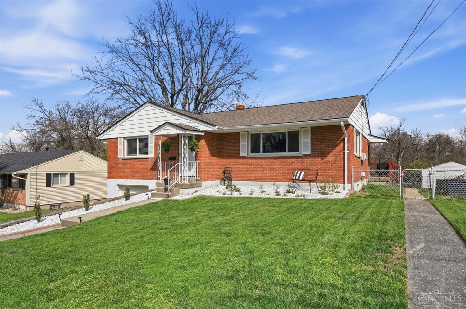 3916 Ridgecombe Drive Cincinnati, OH 45248 - Photo 3 of 58