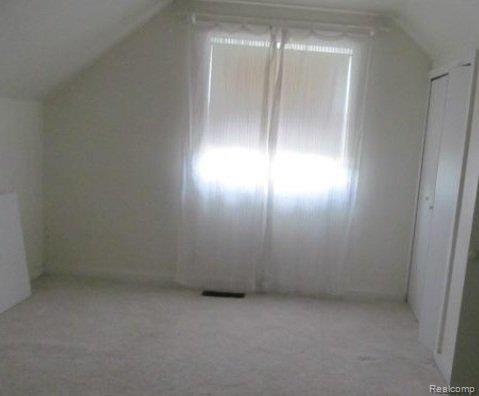 15067 Hogan Road Linden, MI 48451 - Photo 2 of 5 7190307665 Bed2.jpg