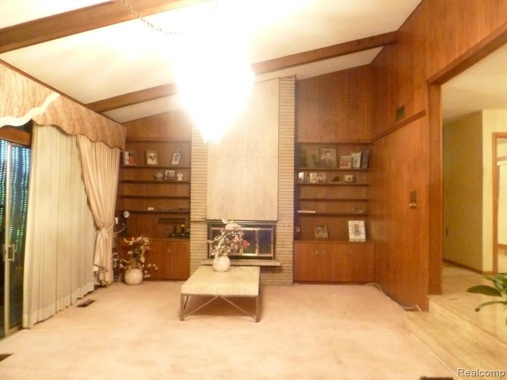 17319 Westover Road Southfield, MI 48075 - Photo 4 of 6 3.JPG